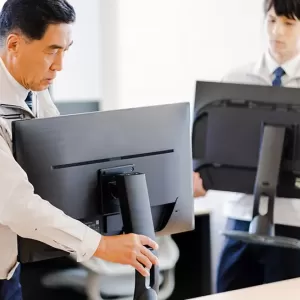 シニアに人気の軽作業・運搬業務とは？人気の理由と仕事内容を解説のサムネイル